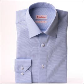 Chemise à fines rayures horizontales bleu clair et blanches