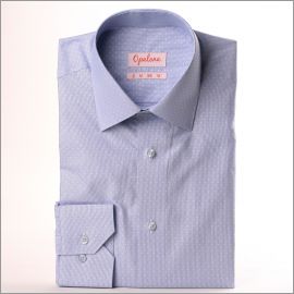 Chemise à fines rayures bleues avec des motifs blancs tissés