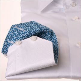Chemise blanche oxford à col et poignets à losanges turquoise