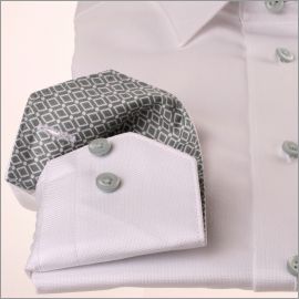 Chemise blanche à col et poignets à losanges gris