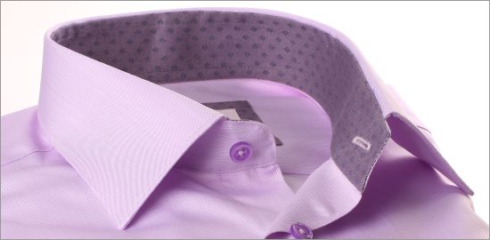 Chemise mauve à col et poignets mousquetaires à motifs violets