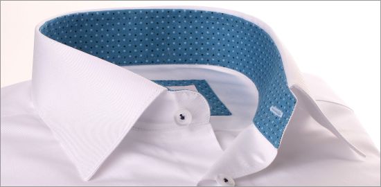 Chemise blanche à col et poignets bleu gris à pois