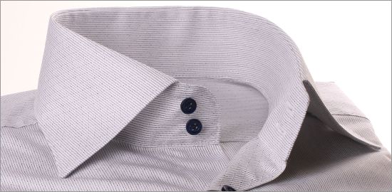 Chemise Jacquard blanche à fines rayures bleues boutons bleus