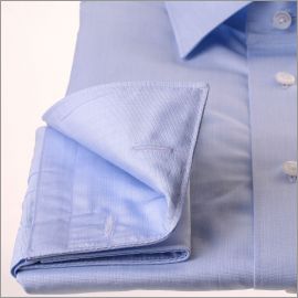 Chemise fil à fil bleu ciel à poignets mousquetaires