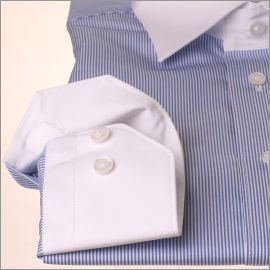 Chemise rayée bleue et blanc à col et poignets blancs
