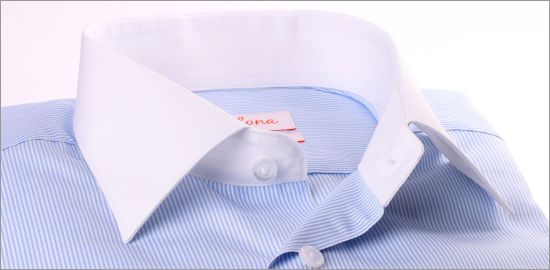 Chemise rayée bleue et blanc à col et poignets mousquetaires blancs