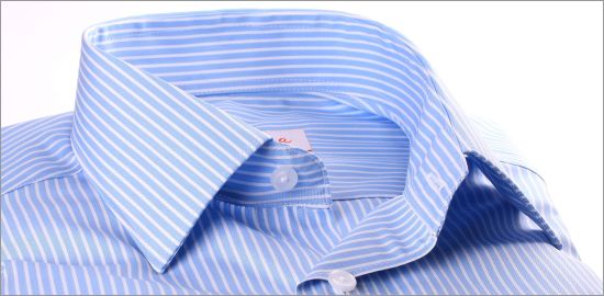 Chemise bleu clair à rayures blanches
